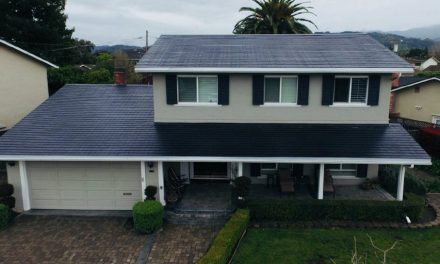 Primeras casas con tejado solar, batería y coche eléctrico de Tesla