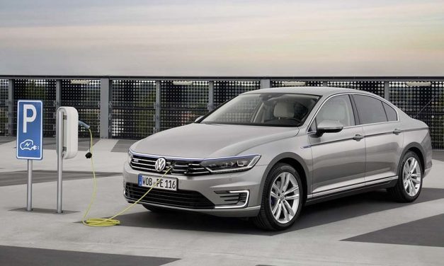 Volkswagen paraliza los pedidos del Golf y Passat GTE por la enorme cantidad de pedidos que desbordan la capacidad de producción