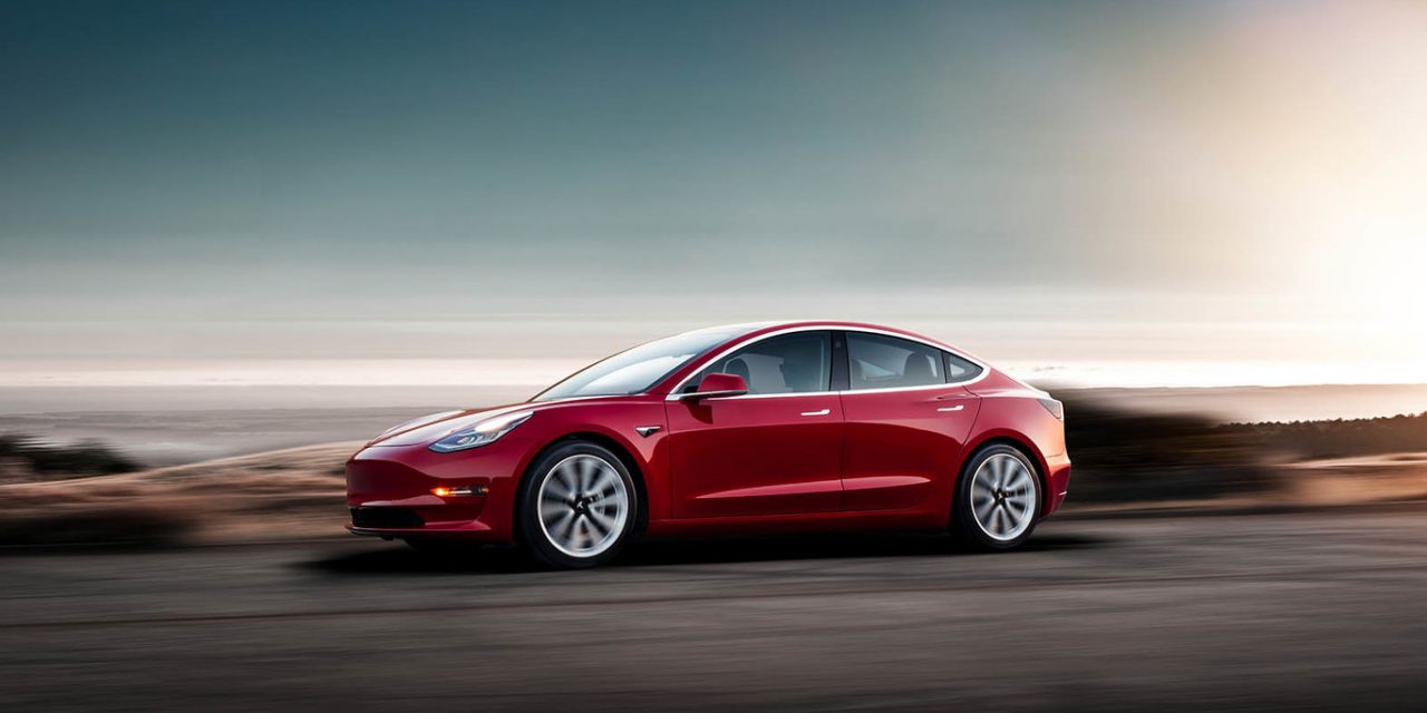 Tras las críticas el Tesla Model 3 ya frena como un coche normal: 6 metros menos en el 96-0 km/h